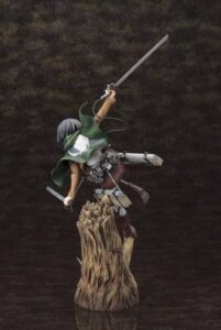 ESTATUA DE MIKASA ACKERMAN ATTACK ON TITAN 35cm