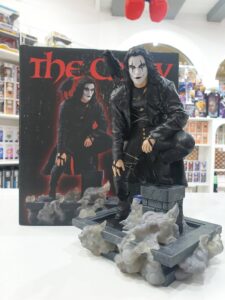 DIORAMA PVC EL CUERVO, ERIC DRAVEN EN TEJADO