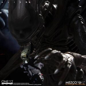 XENOMORFO FIGURA ARTICULADA 1/12 MEZCO TOYZ