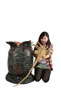 HUEVO Y FACEHUGGER ALIEN REPLICA LATEX Y GOMAESPUMA 91 CM TAMAÑO REAL CON LUZ ALIEN